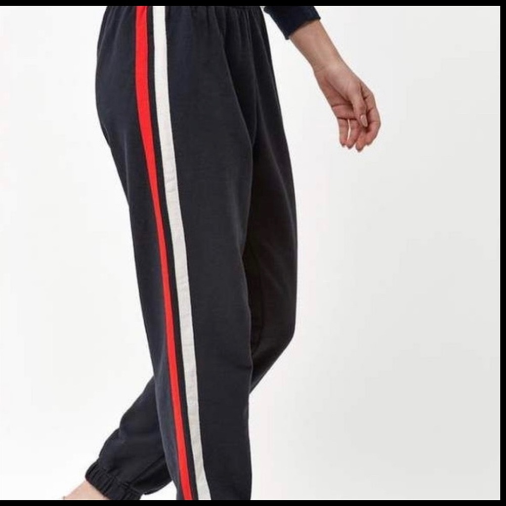 Brandy Melville Zari Rosa Sweatpants - Picture 5 of 5